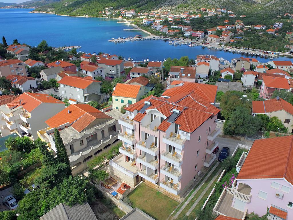 Apartments Kairos Seget Vranjica Esterno foto