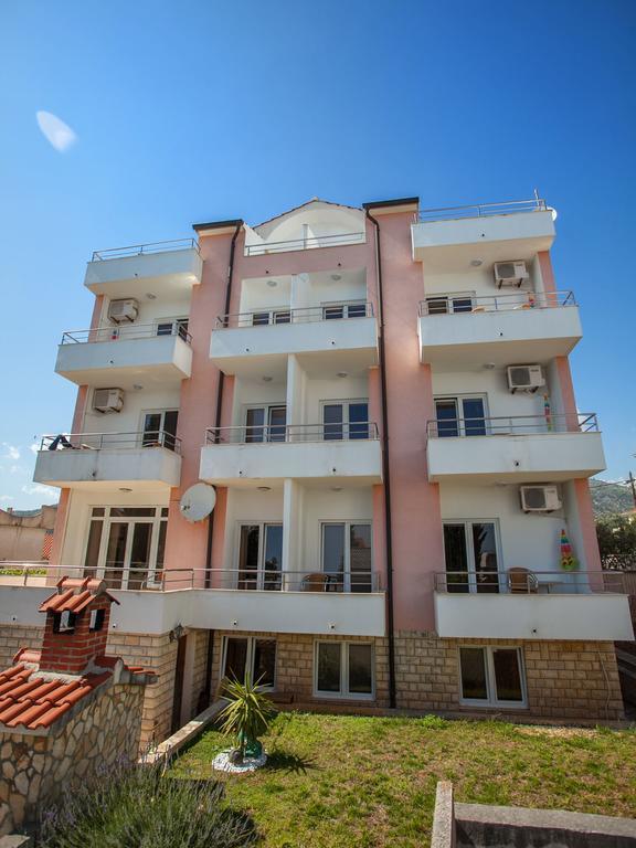 Apartments Kairos Seget Vranjica Esterno foto